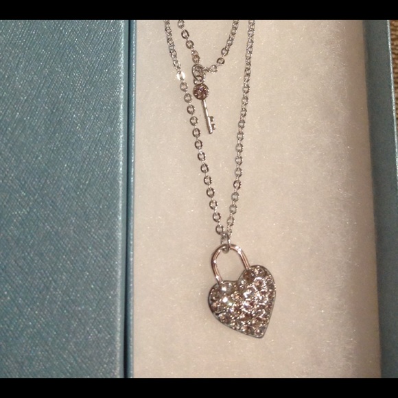 Touchstone crystal Swarovski Key n lock  Necklace - Picture 2 of 4